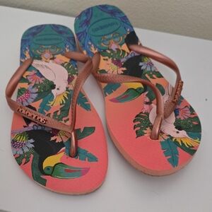 Havaianas Coral Flip Flops with Tropical Toucan Print and Rose Gold Straps